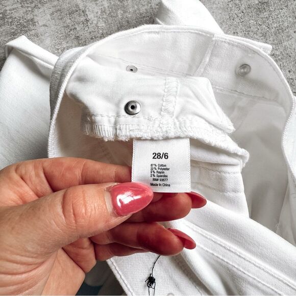 A.N.A. High Rise Bootcut White Jean Size 28 - Picture 7 of 8
